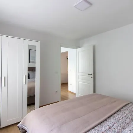 Апартаменты Warm & Cozy 3br In Kadikoey! Стамбул