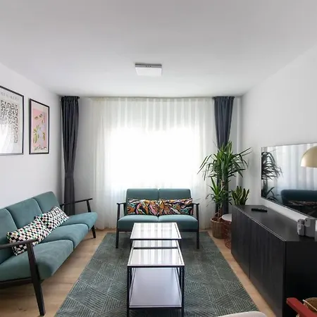 Апартаменты Warm & Cozy 3br In Kadikoey!
