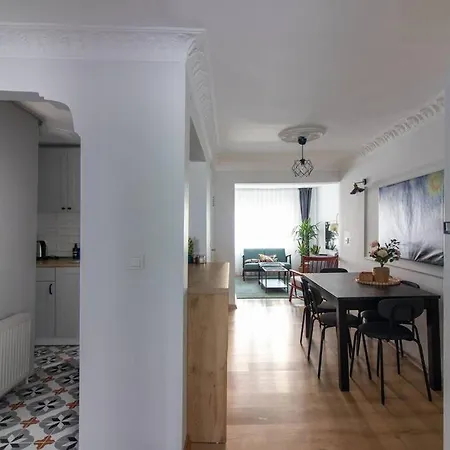 Warm & Cozy 3br In Kadikoey! * Istanbul