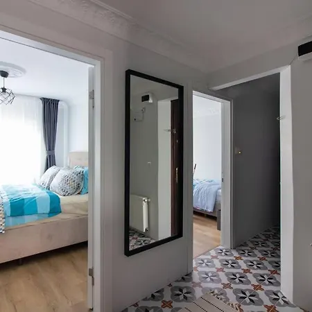 Apartment Warm & Cozy 3br In Kadikoey! *